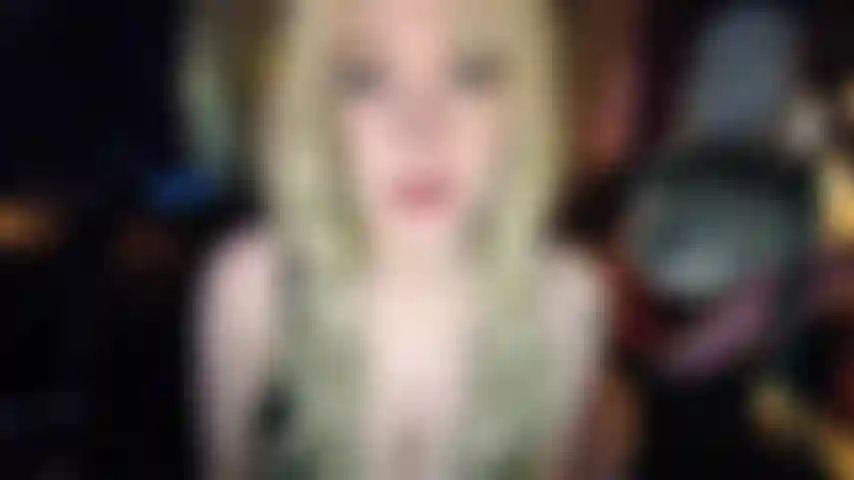 Un jeu de rôle infidèle.