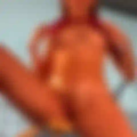 Je m'amuse avec ma chatte.