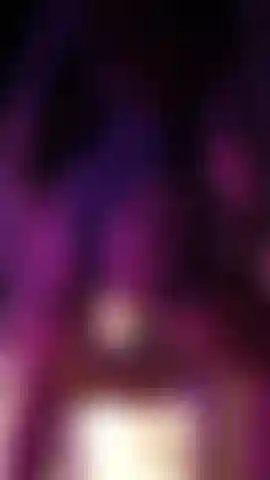 À genoux comme megan :p cul qui rebondit.