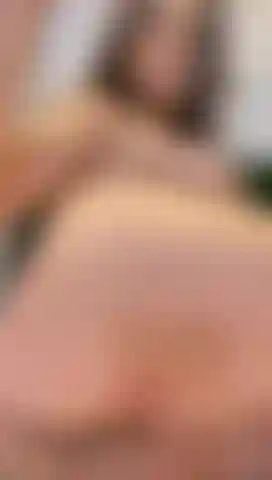 Chatte baisée devant.