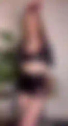 Une infirmière coquine fait jouir son prochain patient !