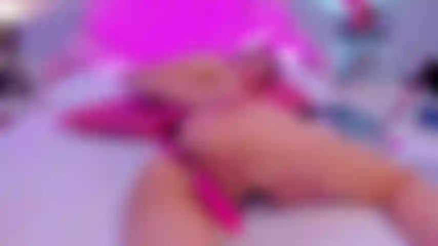 Double stimulation, fessée, gémissements et vibrations là où j'aime le plus.