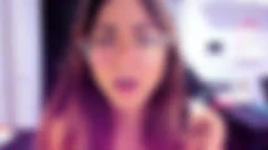 Ana suce ta bite très riche au bureau // espagnol.