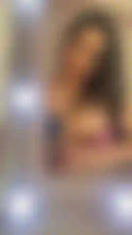 Flash boobs anais hills.