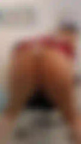 Tu aimes que tes fesses rebondissent et bougent de haut en bas.