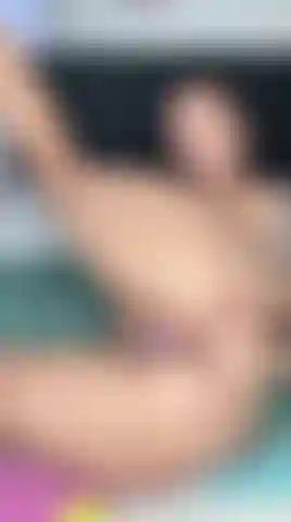 Qui me mouille la chatte.