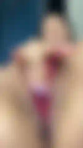 Je me baise et je mouille ma chatte !