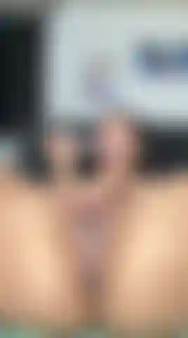 Baise-moi et mouille ma chatte bébé !