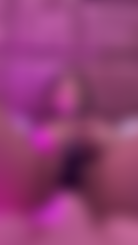 Je joue avec ma chatte jusqu'à ce que je jouisse.