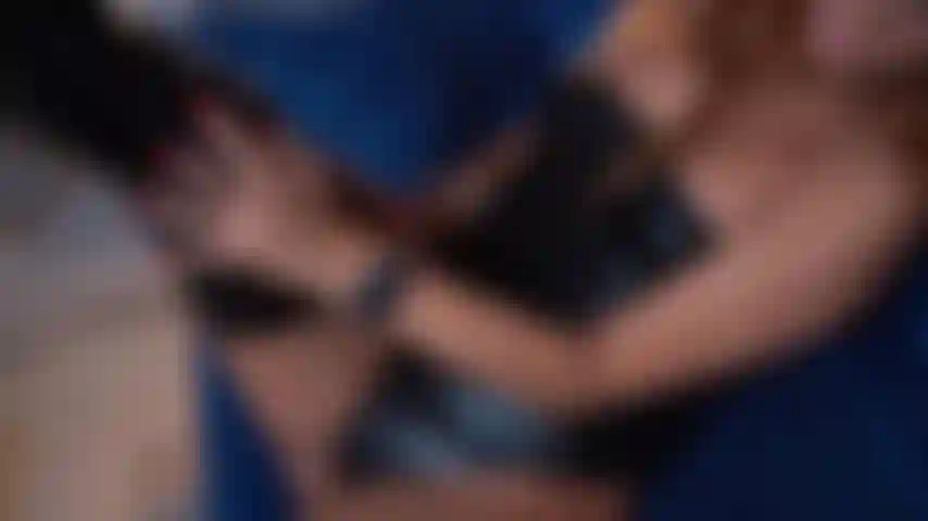 Ta déesse aux longues bottes en latex.