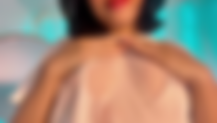 T-shirt mouillé, petits seins.