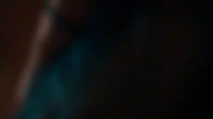 Robe bleue, yeux bleus.