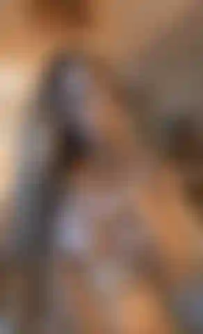 La super chaude gros plan bj titty de la star du porno anita dark joue une vidéo avec des jouets et des propos cochons.
