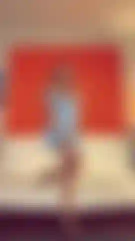 Anita sombre comme une princesse anale coquine.