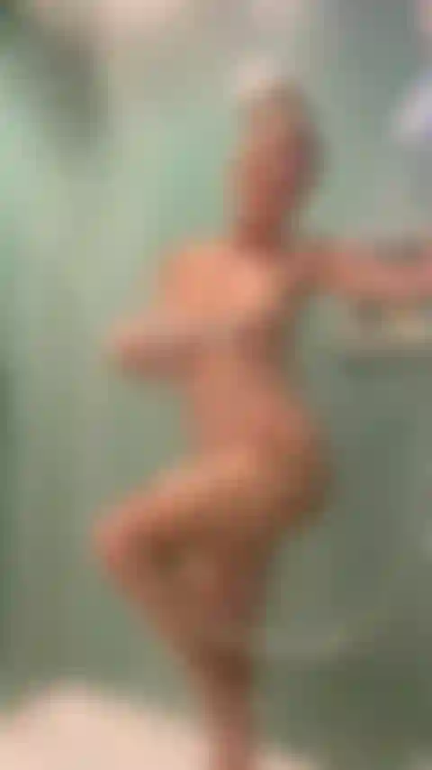 Viens prendre une douche chaude avec moi.