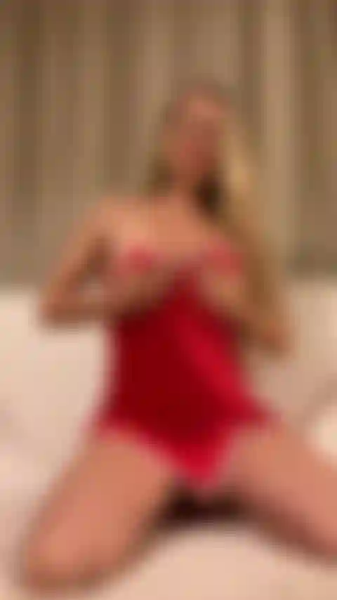 La nuisette rouge et la chatte d'anita dark.