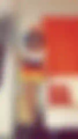 Anita sombre comme une sorcière excitée.