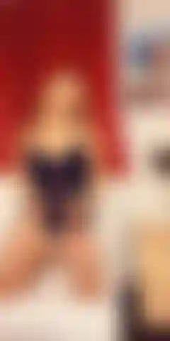 Les putains de plussy et de pieds serrés d'anita dark.