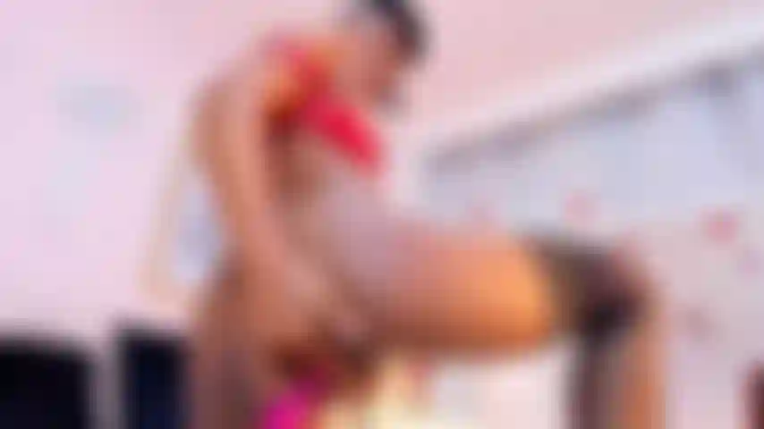 Viens et jouis dans mes deux trous, anus et chatte gode très salivant et rapide.