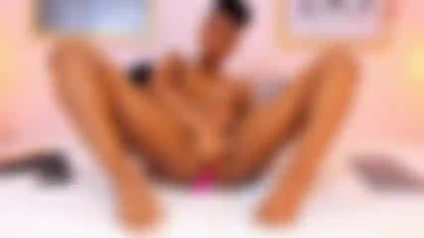 Sexe de satisfaction trop chaud, me masturbe fort et les seins très salivés.