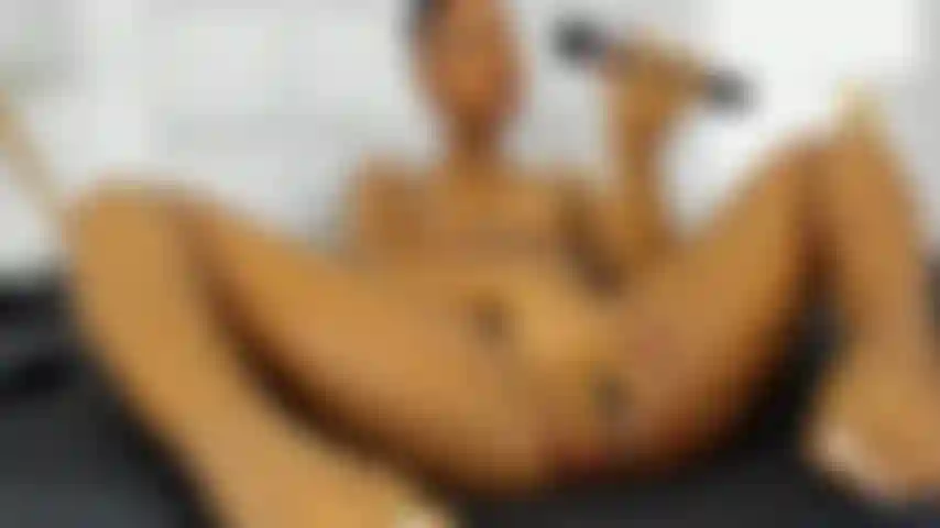 Mon gros clitoris vibre.