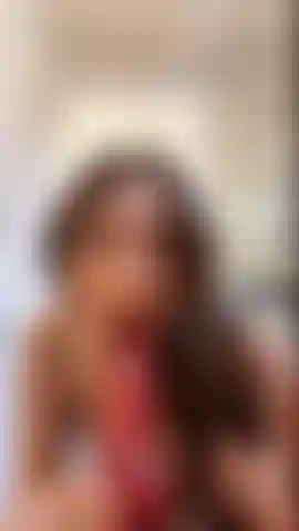 Pov : c'est le jour de la piscine mais je ne te laisse pas sortir avant de me remplir et de me faire jouir ;).