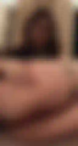 Taquinant mon cul et mes petits trous pour toi ;p.