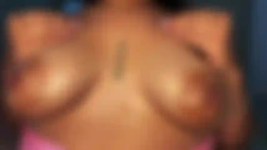 Un massage de seins se termine par un boobsjob avec asmr.