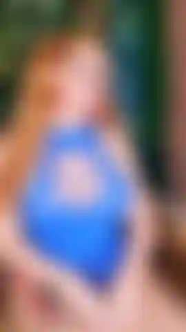 Me faisant jouir avec mon plug, mon wand et mes doigts... Avec quelques mots coquins en plus... Je suis tellement mouillée, viens me regarder jouer !