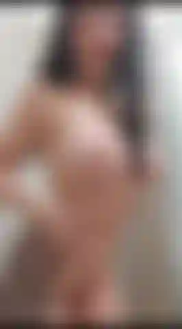 Viens prendre une douche avec moi et ensuite baise-moi jusqu'à ce que je ne puisse plus marcher.