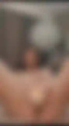 Regarde-moi baiser ma chatte et parler sale avec toi.