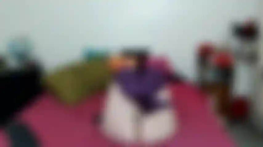 Taquine de jambe violette à hauteur de cuisse