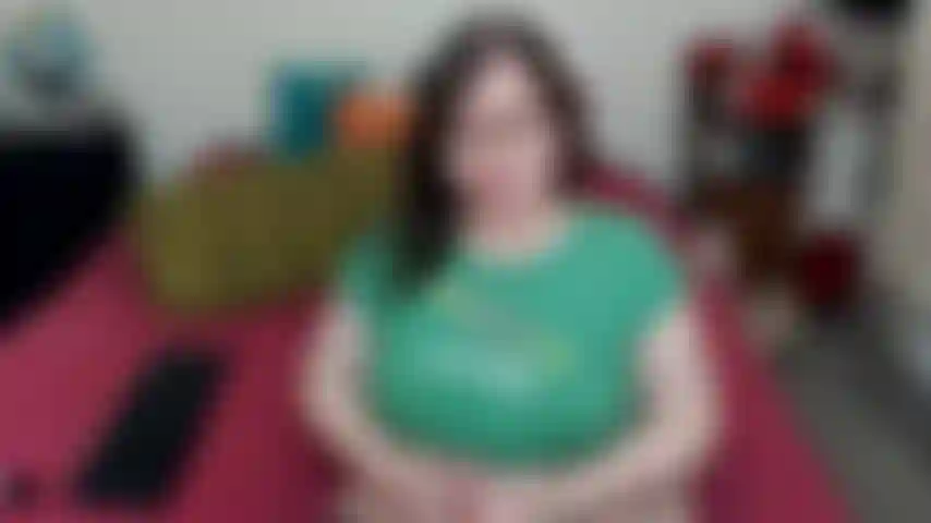 Titty laisse tomber et caresse *pas de son*.