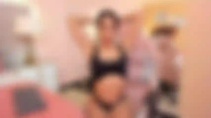 Les doigts dans ma chatte serrée.