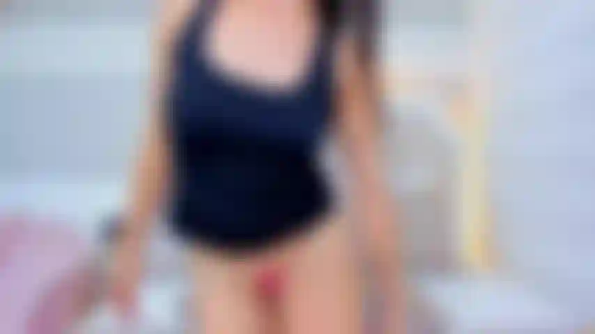 Mon cul est baisé par un jeune homme, j'imagine que c'est ta bite.