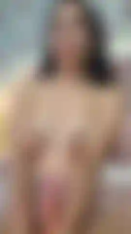 Ma salive coule à travers mes gros seins ! Tu aimes l'ahegao ?