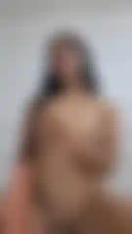 My hands can't keep up with so much desire
I want to feel myself completely, I want you to see how much I need you.