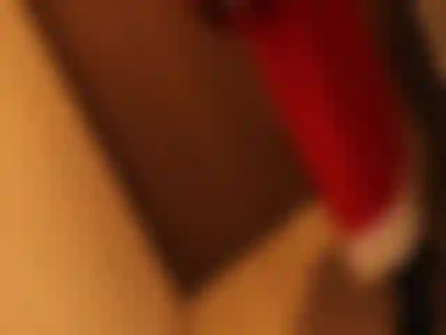 Viens déballer ton cadeau sexy et reçois tant de secrets avec moi.