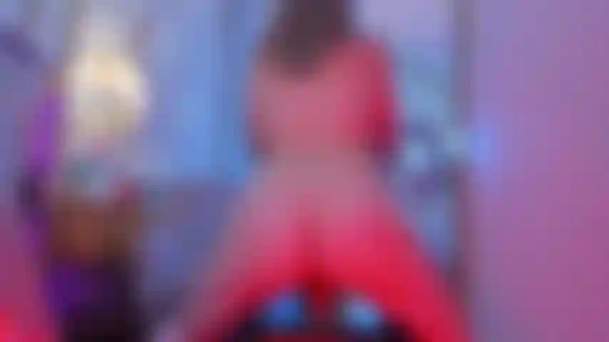 Ton lait dans mon cul et ta bite dans ma chatte.