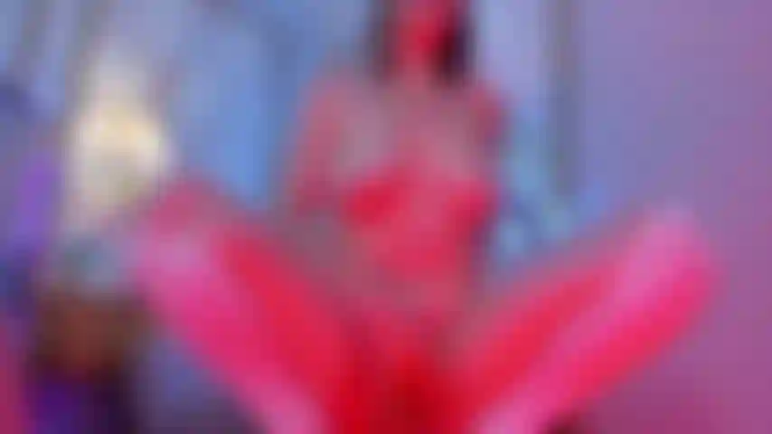 Tu me fais bien mouiller la chatte, une grosse giclée pour toi après nous avoir fait de l'amour.