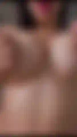 Des choses se sont passées sous ma douche... De la salive sur mes seins et un corps mouillé mmm.