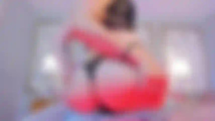 Ce beau cul n'arrête pas de bouger ! Et le meilleur... Sans string.