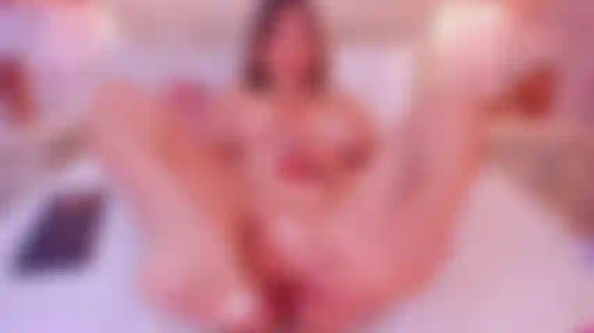 Ma chatte mouillée, mes doigts en feu et ta bite au fond de moi...