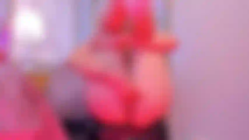 Les jambes levées et ma chatte prête pour toi, mes doigts feront le travail aujourd'hui...