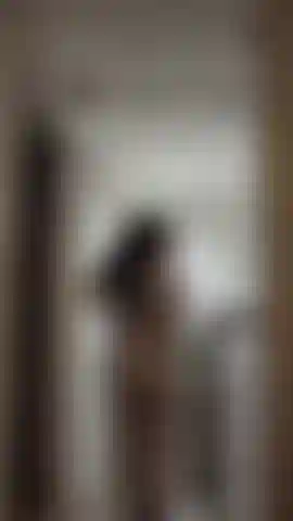 Pas d'audio, modèle anny dans la maison.