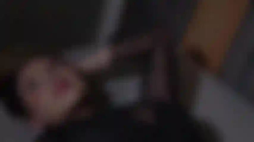 Rejoins ma chambre et fais de moi la tienne.