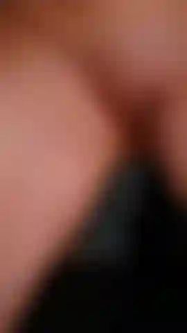 Tu huile ma chatte rasée.