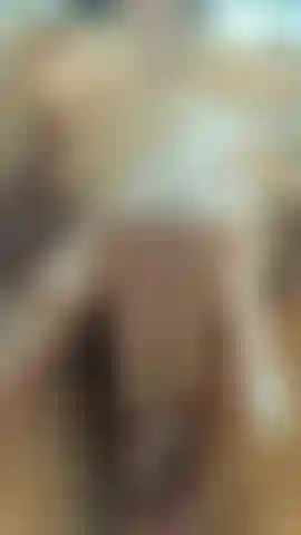 Je taquine ma chatte.