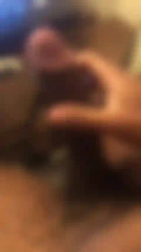 Caressant ma bite dure!