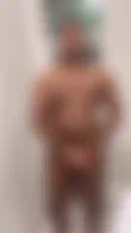 Je jouis dans la salle de bain.